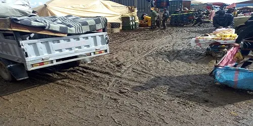 مشاهد صادمة من سوق كلف ميزانية جماعة دمنات 5 ملايير (فيديو)