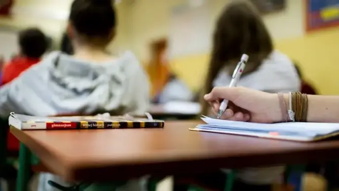 البحث عن توظيف 24 أستاذا بتاوريرت