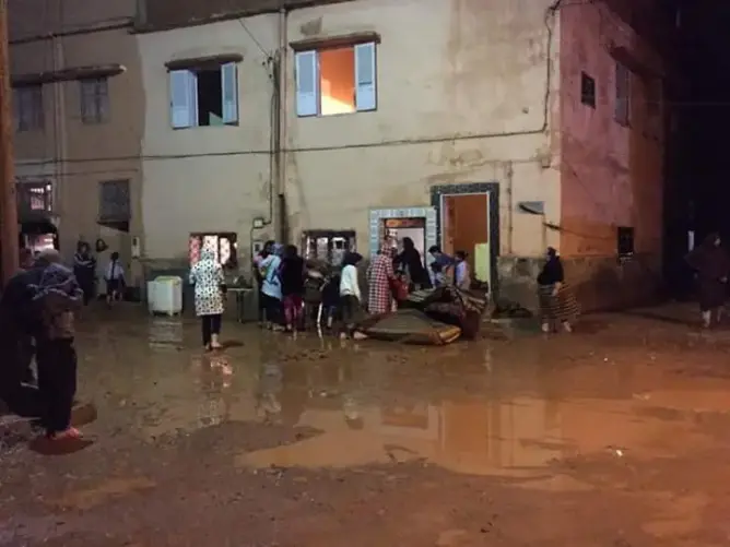 عواصف رعدية تعري البنية التحتية بخنيفرة.. ومطالب بالتحقيق (صور)