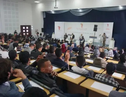 سياسيون يشرِّحون الوضع السياسي بالمغرب في ندوة بجامعة الجديدة (صور)