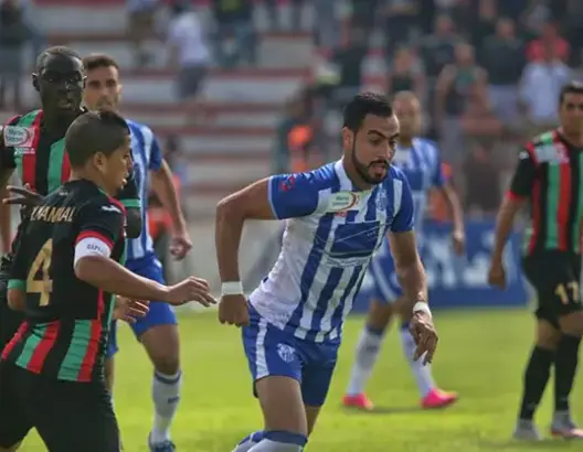 اتحاد طنجة يتعادل مع الجيش الملكي وينفرد بالمركز الثاني مؤقتا