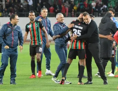 جماهير الجيش الملكي تؤزم وضعية كارلوس ألوس رفقة النادي