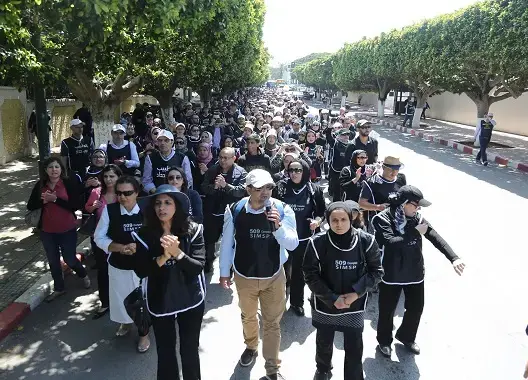 بعد الاحتجاجات.. أيت الطالب يستعد للاجتماع بالنقابات الصحية بسبب قانون الوظيفة