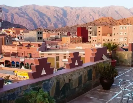 علامة تشوير تقتل طفلا بتافراوات.. وأمهات ينظمن مسيرة ليلية