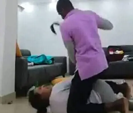سعودي يعذب زوجته المغربية القاصر بوحشيه