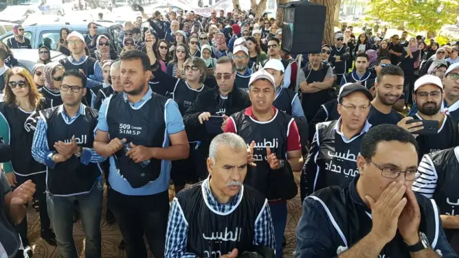 أطباء القطاع العام يطالبون بتفعيل العطل “المُعطلة” تفاديا لـ”الاحتراق الوظيفي”