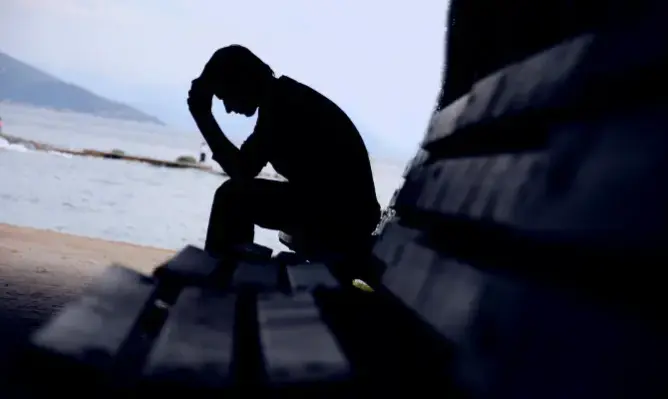 من الاكتئاب إلى الإدمان.. خلل الصحة النفسية يهدد مستقبل الشباب المغربي