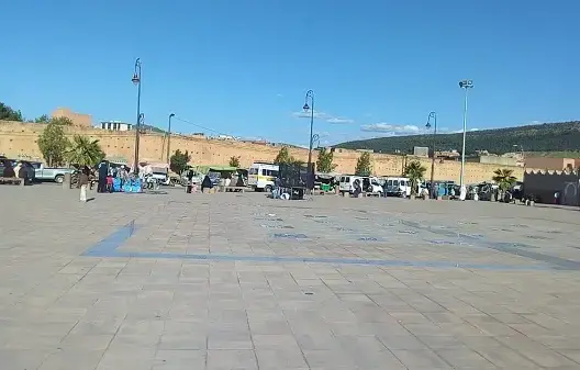 حقوقيون يطالبون بالتحقيق في “اختلالات” شابت ساحة “المليار” بدمنات