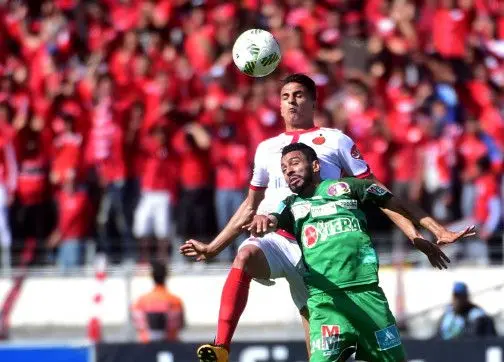 الوداد يهزم الرجاء في الشوط الأول من الديربي (فيديو)