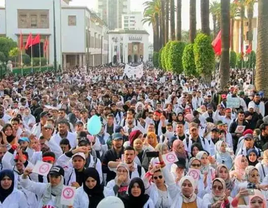 ملف التعاقد يعود للواجهة.. نقابة تعتبر السلم الاجتماعي في التعليم مجرد هدنة مؤقتة (حوار)