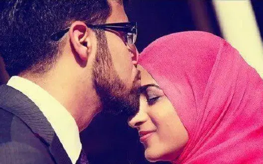دراسة .. تبادل القبلات والموسيقى تحمي من الفيروسات والبكتيريا