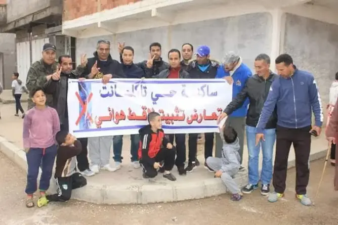 تتبيث لاقط هوائي يخرج محتجين بمريرت (صور)