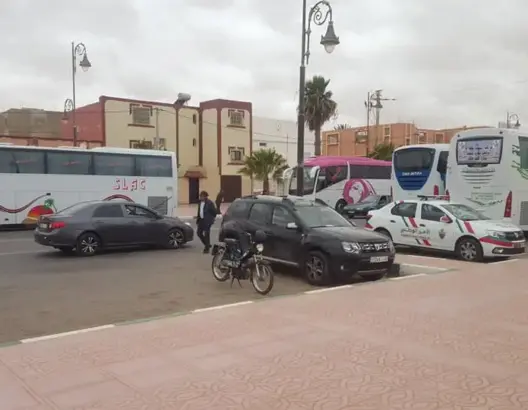 بسبب تعرفة المحطة .. احتقان بين أرباب الحافلات وبلدية طانطان