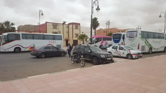 بسبب تعرفة المحطة .. احتقان بين أرباب الحافلات وبلدية طانطان