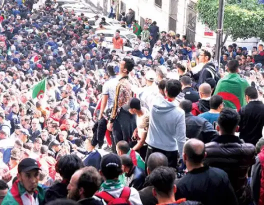 في الذكرى الثانية للحراك.. الآلاف يتظاهرون بالجزائر ويطالبون برحيل النظام برمته