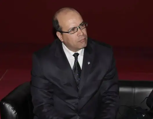 عليك أن تكون صحفيا ..لكن لا تغامر بأصابعك!