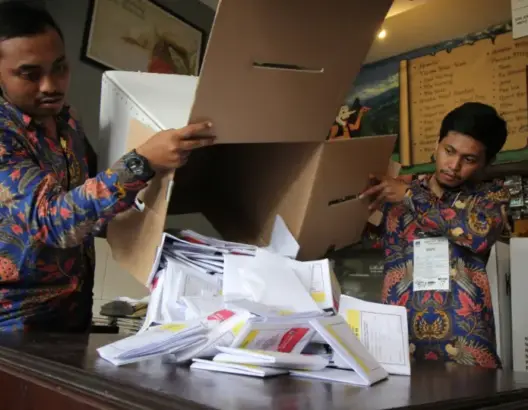 وفاة أكثر من 270 موظفاً في انتخابات إندونيسيا بسبب “الارهاق”