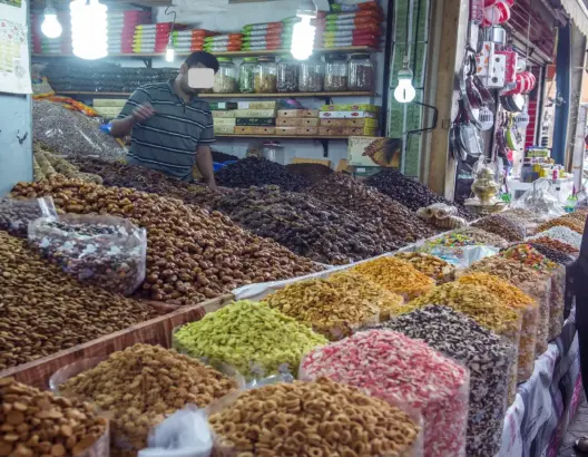 “لجنة التموين” تطمئن المغاربة بوفرة السلع.. وتحجز 53 طنا من المواد الفاسدة