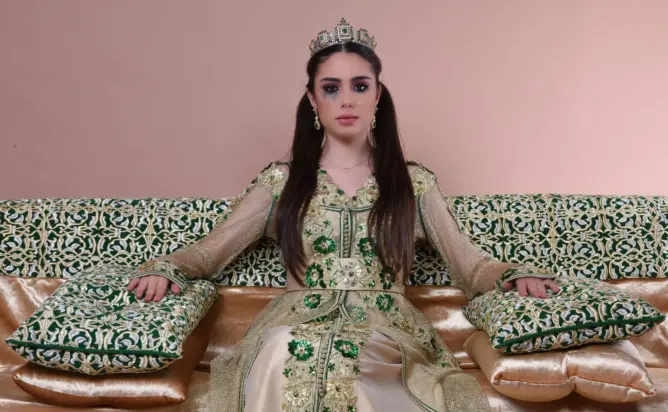 العنف الزوجي زواج القاصرات والسرقة.. قضايا تلهم المصممة هند باني