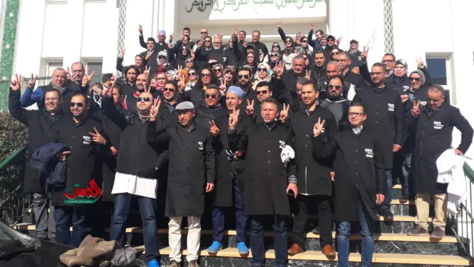 أعلنوا نجاح الإضراب بـ%95.. أطباء تطوان يصعدون بوقفات أسبوعية ويقاطعون “أعمالا إدارية”