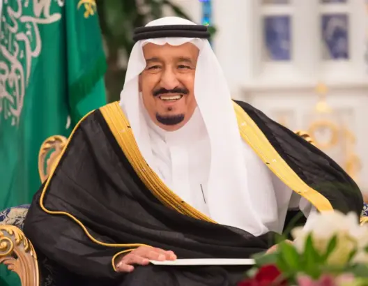 بواقع 4 كتب يوميا.. كاتب سعودي: الملك سلمان قرأ 120 ألف كتاب
