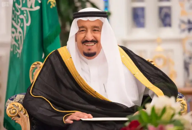 بواقع 4 كتب يوميا.. كاتب سعودي: الملك سلمان قرأ 120 ألف كتاب