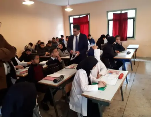 بعد المدير الإقليمي لإنزكان.. أمزازي يظهر داخل قسم للدعم والإستدراك بطنجة (صور)