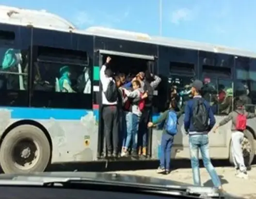 مستخدمو الحافلات بالرباط يواصلون إضرابهم.. وأزمة النقل متواصلة