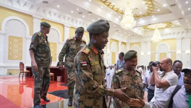المتسلقون على حساب الآخرين (1)