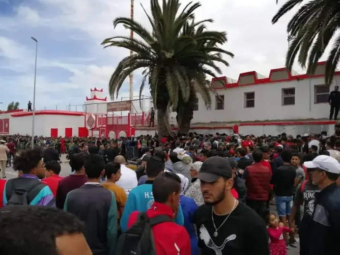 الفوضى والسوق السوداء تشعلان تذاكر نهائي عصبة الأبطال (صور)