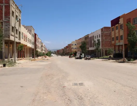 “العمق” تكشف تفاصيل خروقات بالجملة بأكبر تجزئة سكنية ببوفكران (فيديو وصور)