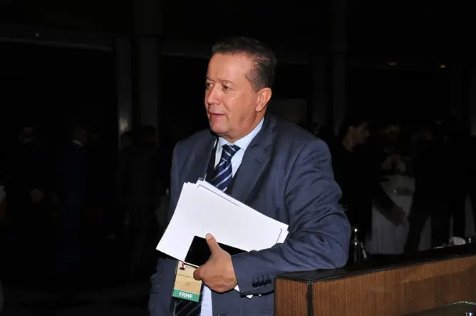 مسؤول بجامعة الكرة يدعو إلى تجاوز الخلافات والانتصار للوطنية