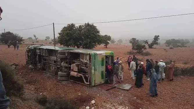 أكثر من 20 جريحا في انقلاب حافلة ضواحي تيزنيت (صور)
