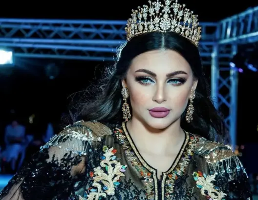 بحضور ملكة جمال العرب و13 مصممة.. الناظور تحتفل بالقفطان المغربي