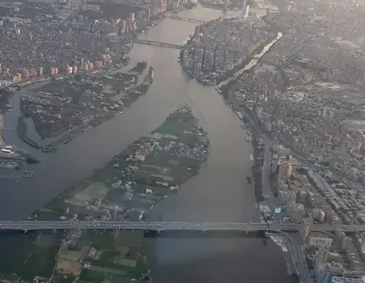 القاهرة بعيون الشاعر الطائر..