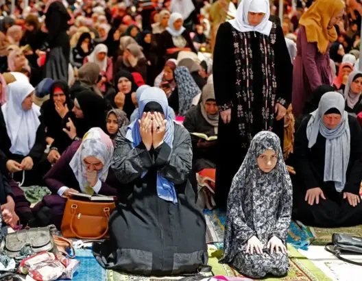 حرائر فلسطين.. شموخ وعزيمة لا تلين