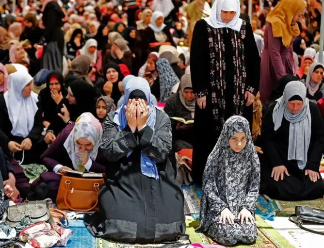 حرائر فلسطين.. شموخ وعزيمة لا تلين
