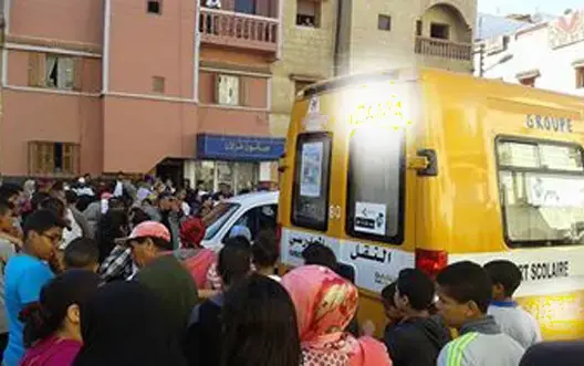 سيارة نقل مدرسي تدهس تلميذا وترديه ميتا بقلعة السراغنة