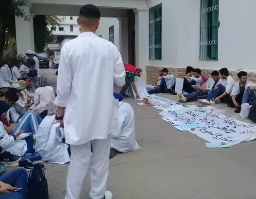 نقابة الممرضين تندد بالاعتقالات وتطالب بتوظيف الخريجين فورا