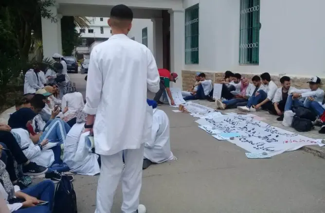 نقابة الممرضين تندد بالاعتقالات وتطالب بتوظيف الخريجين فورا