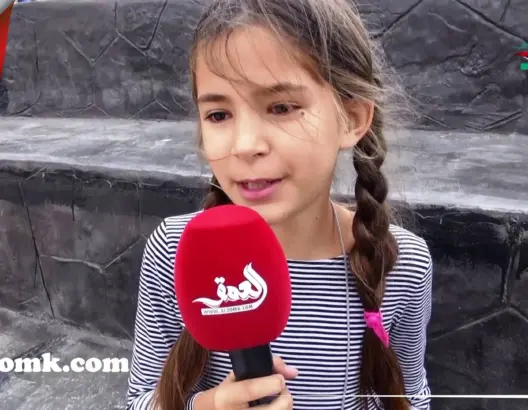 سلمى..طفلة في ربيعها العاشر تتحدث بطلاقة خمس لغات عالمية (فيديو)