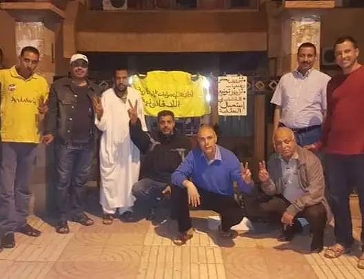 أستاذ معزول يخوض اعتصاما ليليا أمام مديرية التعليم بخنيفرة (فيديو)