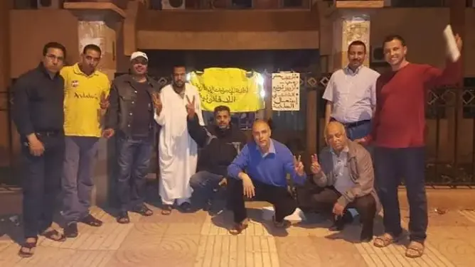 أستاذ معزول يخوض اعتصاما ليليا أمام مديرية التعليم بخنيفرة (فيديو)