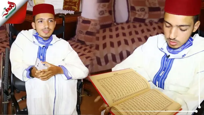 زياد.. شاب مغربي تسلح بالقرآن لمواجهة مرض نادر أقعده (فيديو)