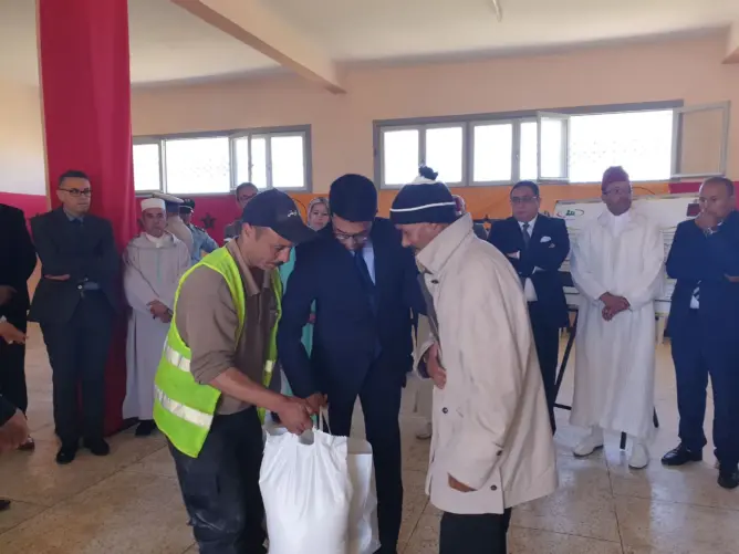عامل تاونات يعطي انطلاقة توزيع الدعم الغذائي الرمضاني