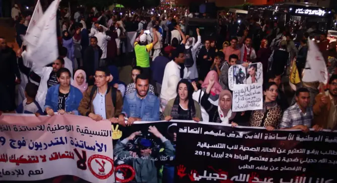 “المتعاقدون” ينيرون ليل آسفي بحثا عن “تحقيق عادل” في مقتل حجيلي (صور وفيديو)