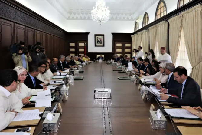 مرسوم جديد يحدد الهيئات التي يوظف بها خريجو المدرسة العليا للإدارة