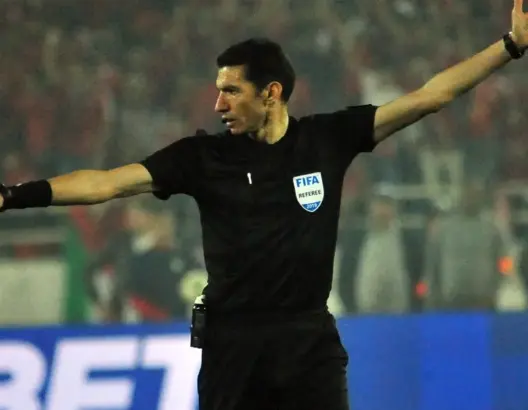 جريشة يقود أولى مباريات “كان 2019” بعد رفع العقوبة