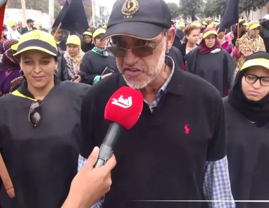 حدادا على شهيدتي “أنزا”.. نقابيون يلتحفون السواد في مسيرة بأكادير (فيديو)