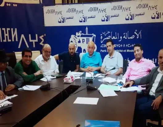 بلماحي يجمد عضويته بلجنة أخلاقيات البام وينتقد نشر “تقريرها”